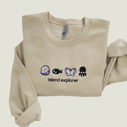 ISLAND EXPLORER BESTICKTES CREW NECK / HOODIE
