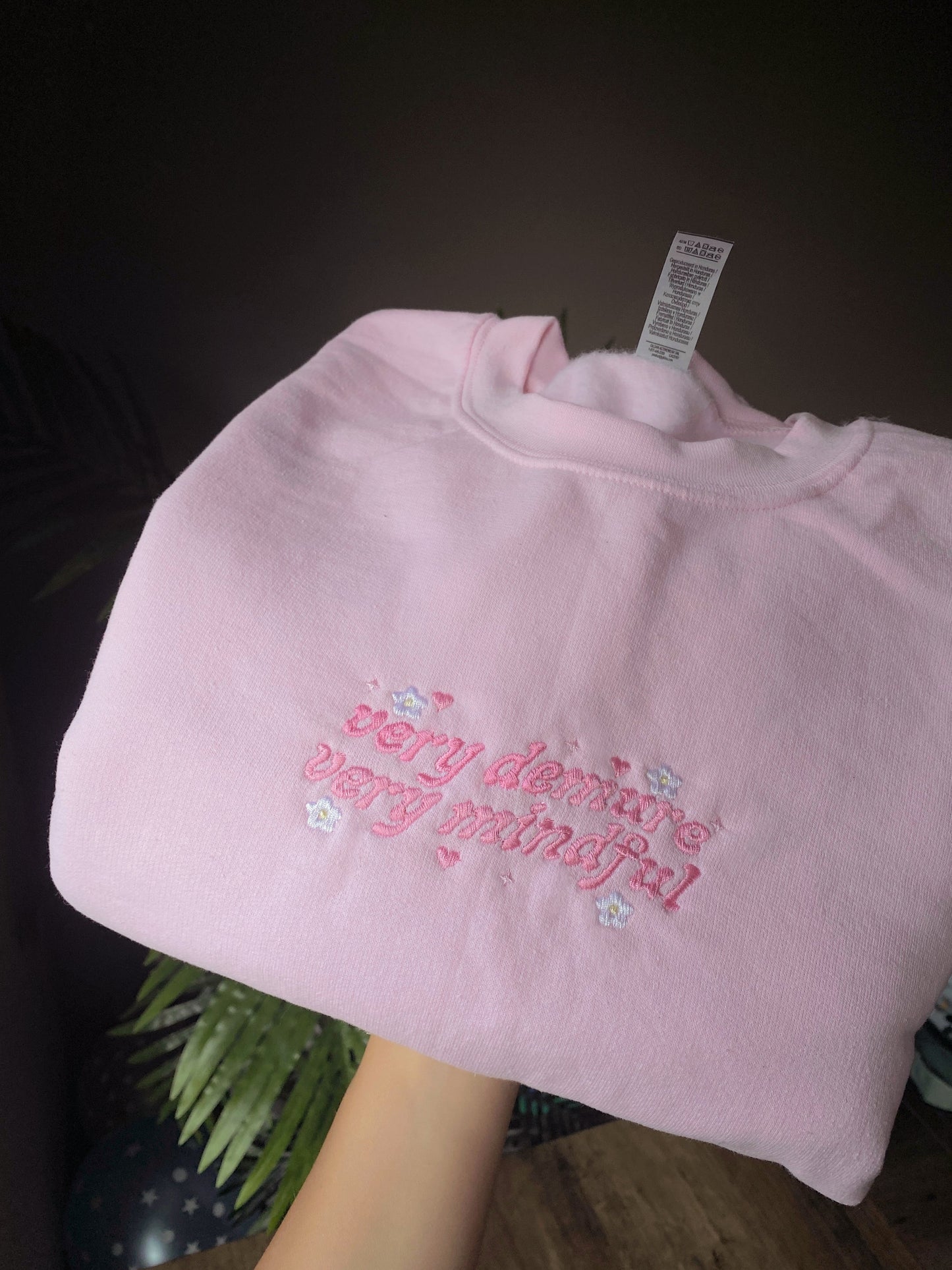 VERY DEMURE EMBROIDERED CREW NECK / HOODIE