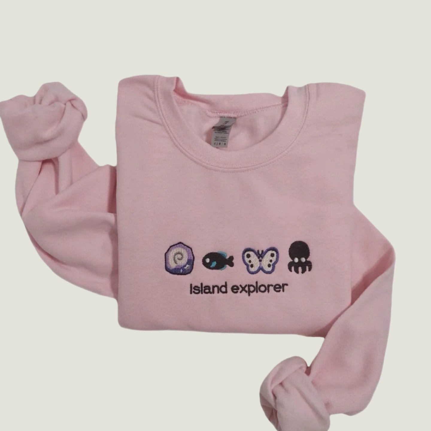 ISLAND EXPLORER BESTICKTES CREW NECK / HOODIE
