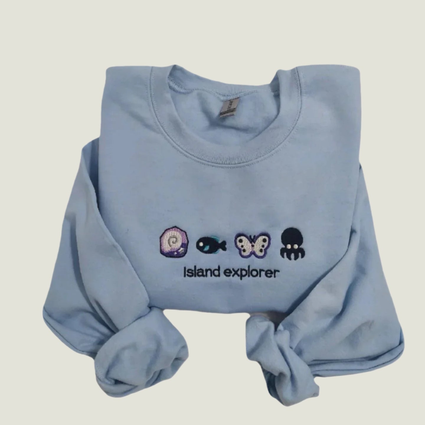 ISLAND EXPLORER BESTICKTES CREW NECK / HOODIE